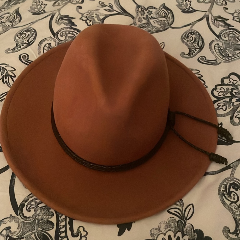 100% wool hat. Size around 7 1/8
Chestnut brown. Great condition. - Picture 2 of 4